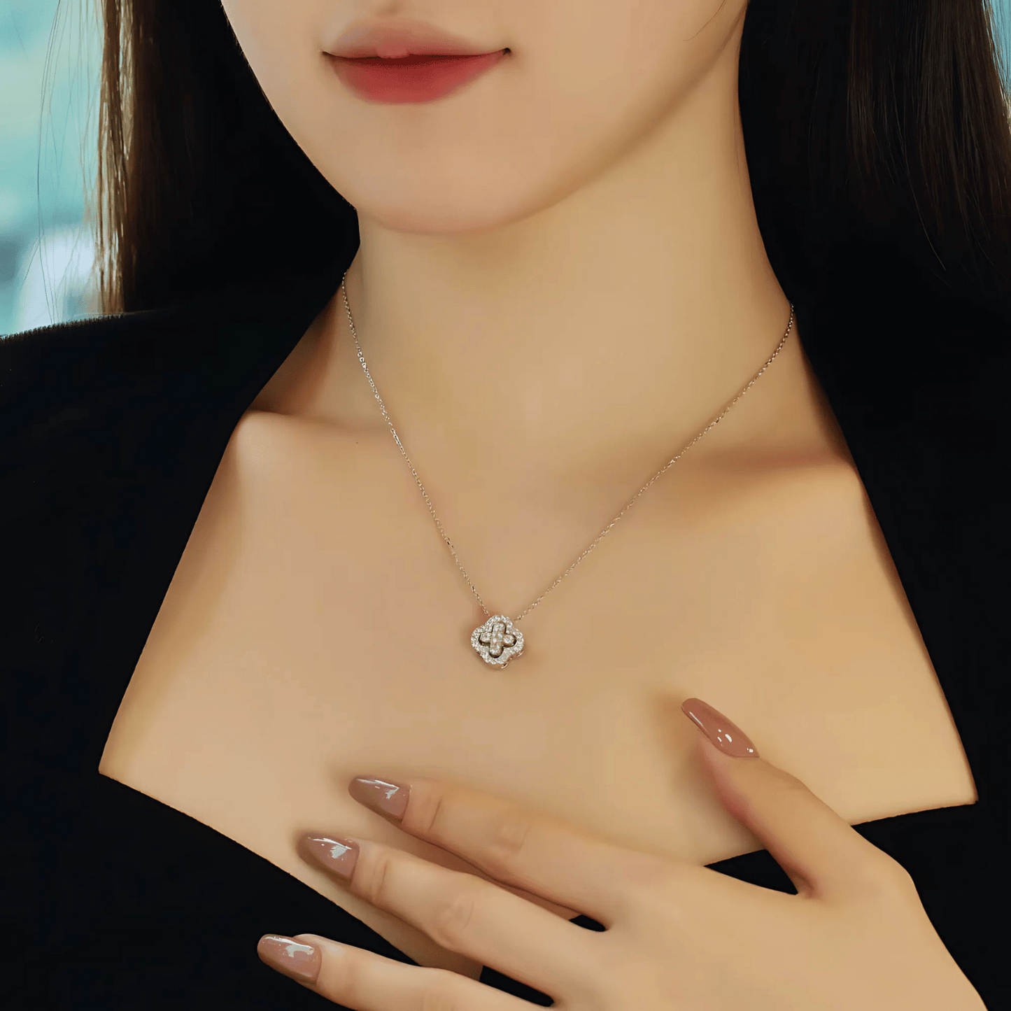 Lora Clover Pendant Necklace