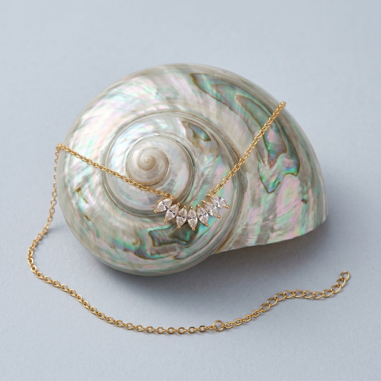 Élodie Crystal Leaf Gold Necklace - Joie d’Or