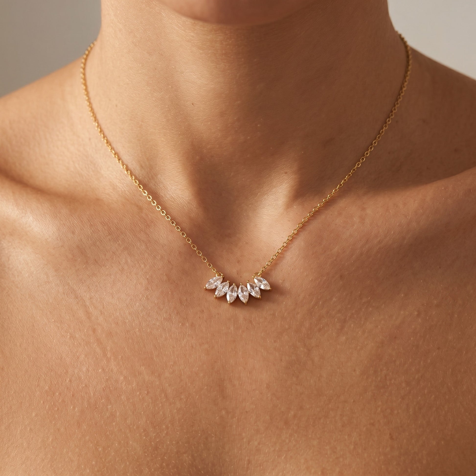 Élodie Crystal Leaf Gold Necklace - Joie d’Or