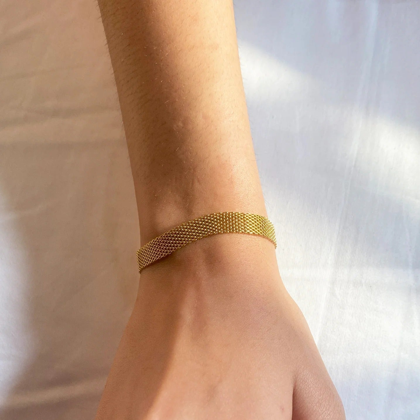 Élise Gold Mesh Bracelet
