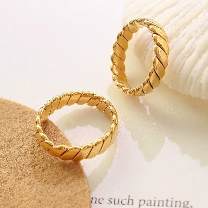 Clara Twisted Ring