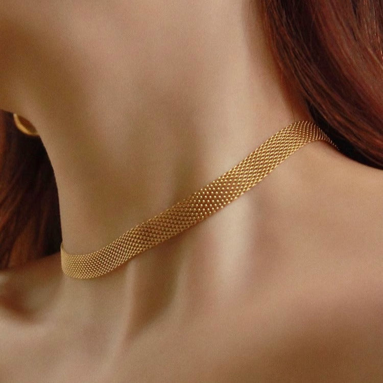 Élise Gold Mesh Necklace