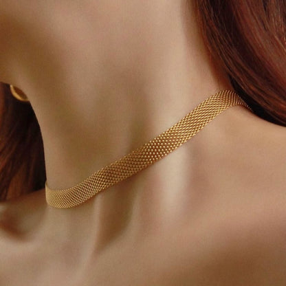Élise Gold Mesh Necklace