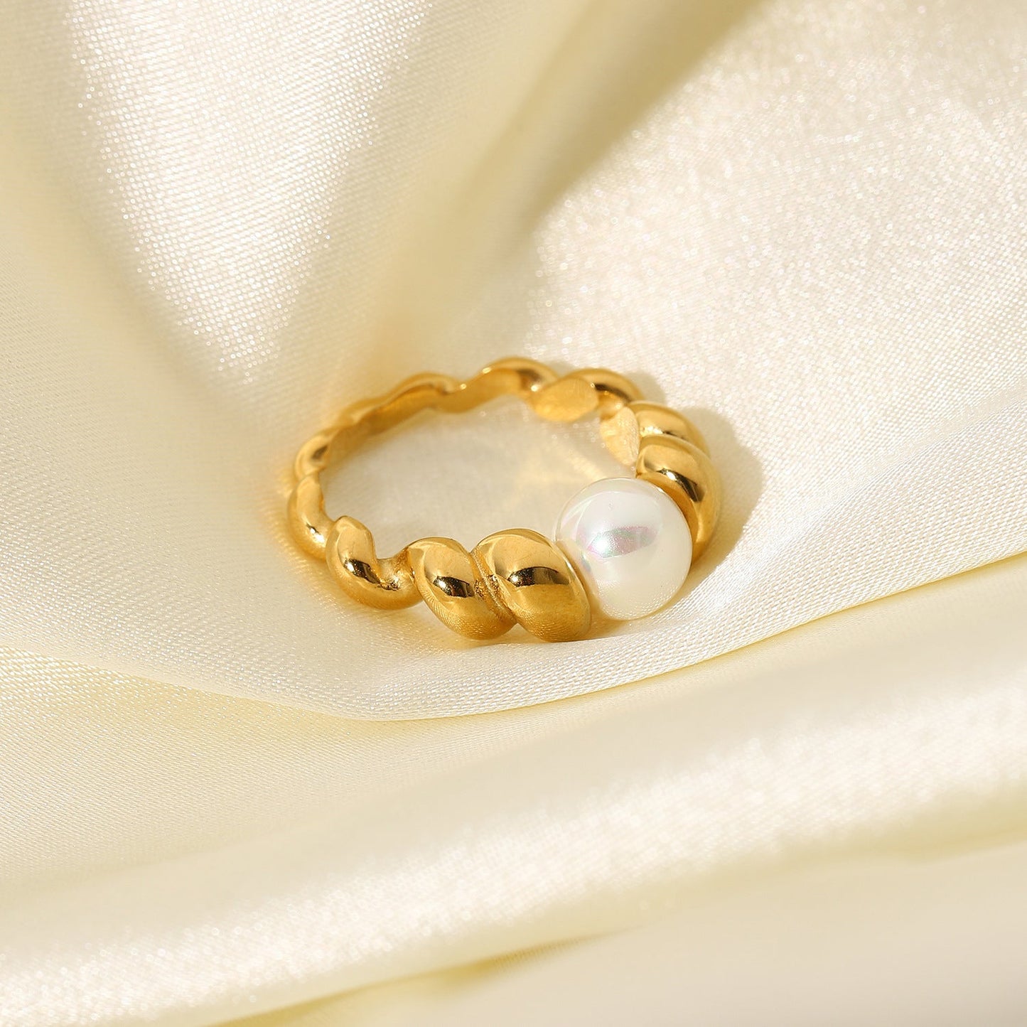 Scarlett Pearl Ring