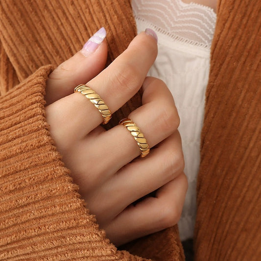 Clara Twisted Ring