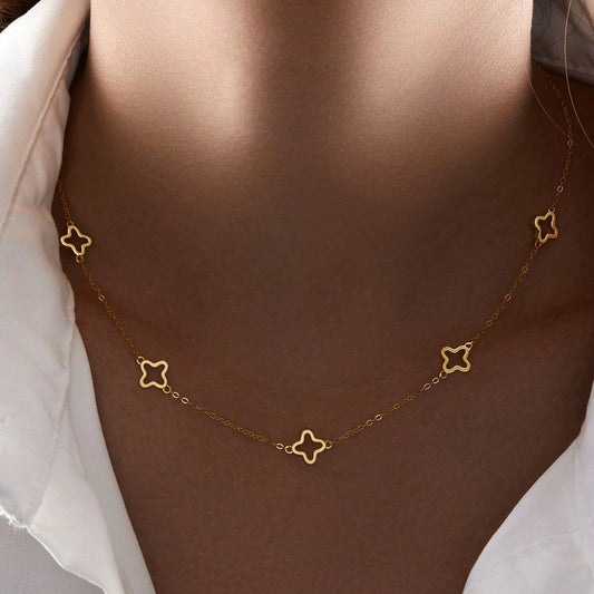 Inès Clover Outline Necklace