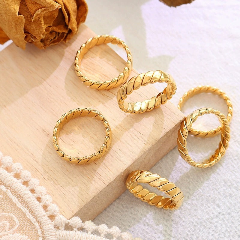 Clara Twisted Ring