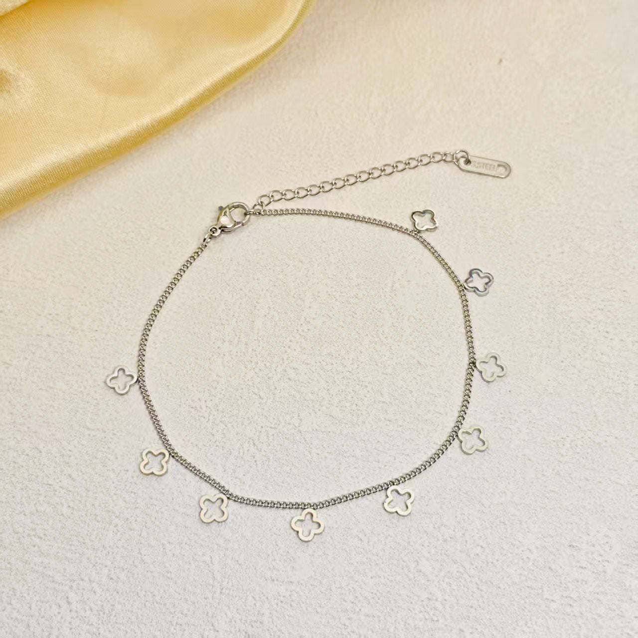 Camille Clovers Charm Anklet