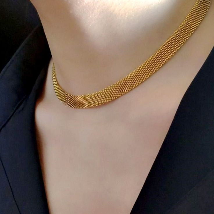 Élise Gold Mesh Necklace