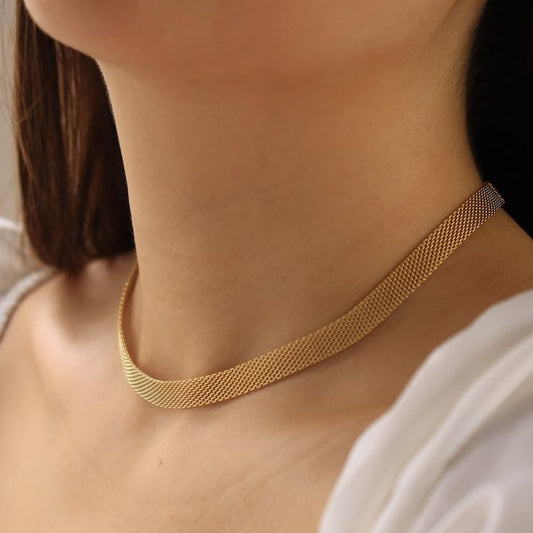 Élise Gold Mesh Necklace