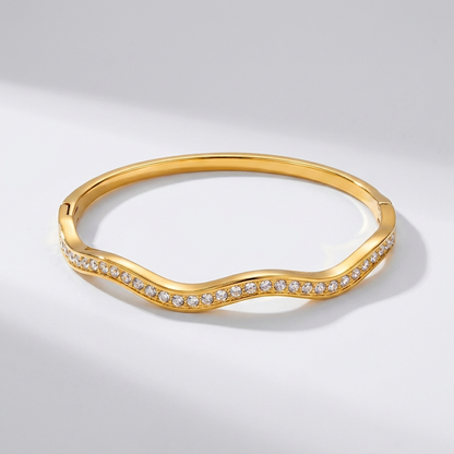 Amélie Wave Crystal Bangle - Joie d’Or