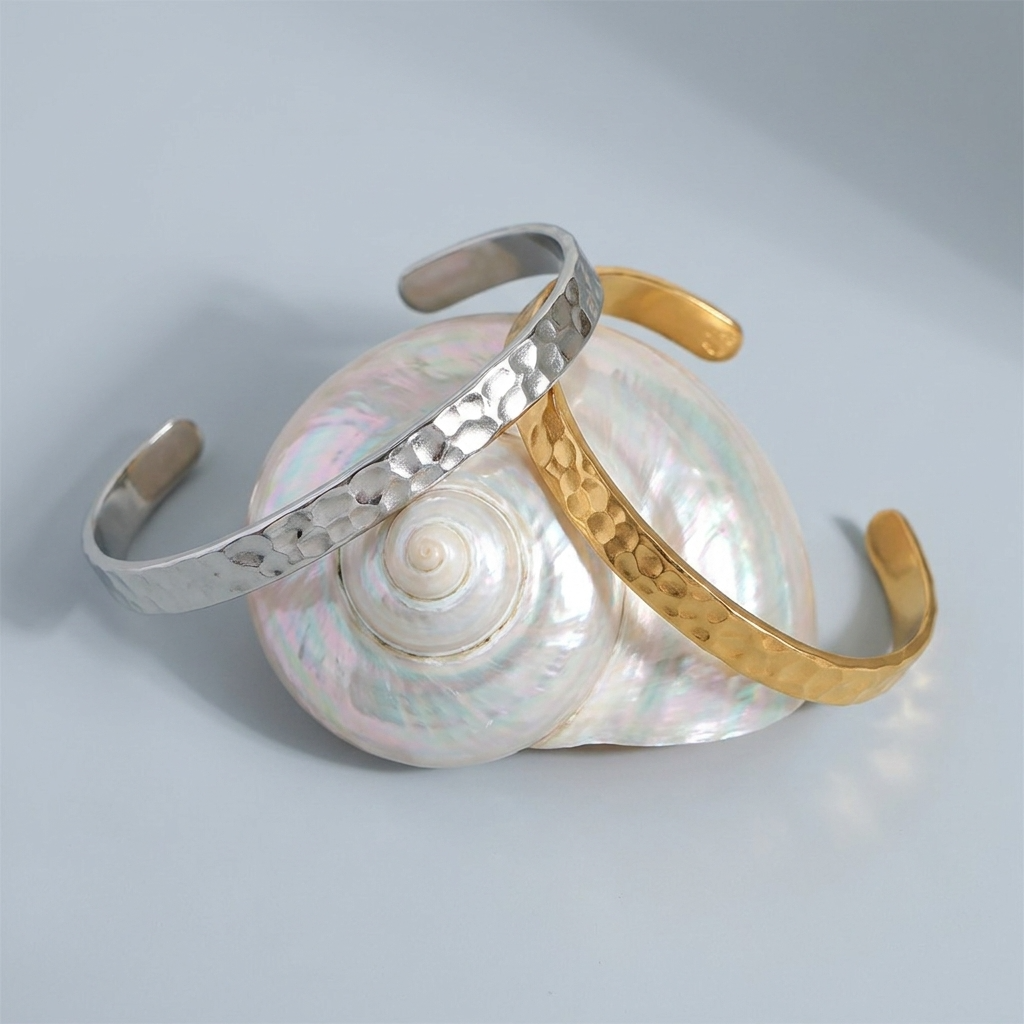 Emma Hamered Gold Bangle - Joie d’Or