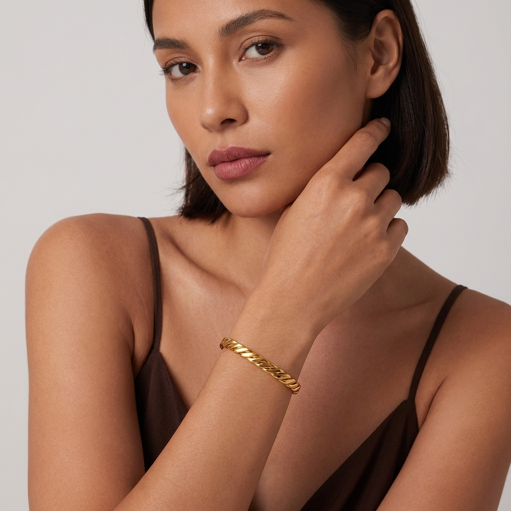 Emma Twist Bold Gold Bangle - Joie d’Or