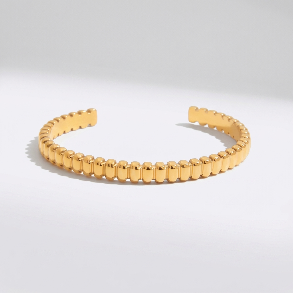 Emma Sculpted Gold Bangle - Joie d’Or