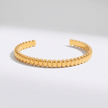 Emma Sculpted Gold Bangle - Joie d’Or