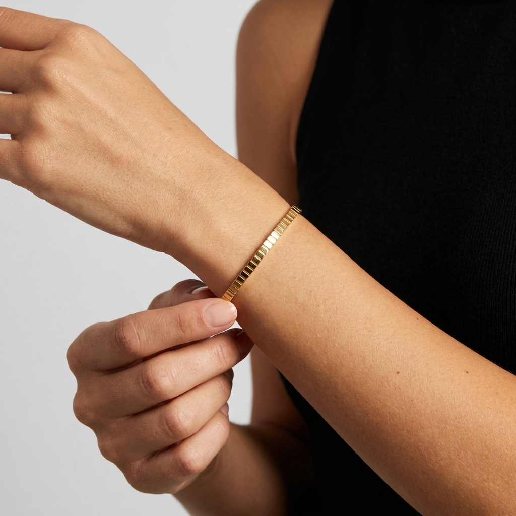Antonela Gold Bangle - Joie d’Or