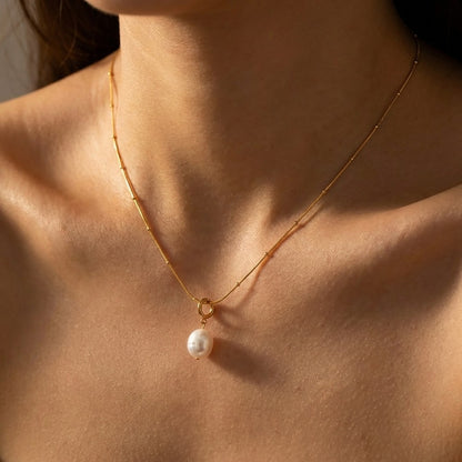 Léa Oval Pearl Charm Necklace - Joie d’Or
