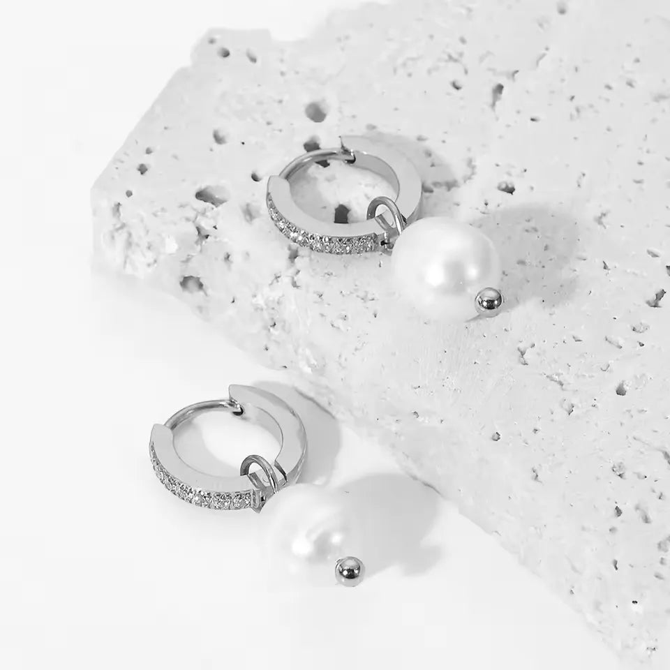 Sara Pearl Earrings