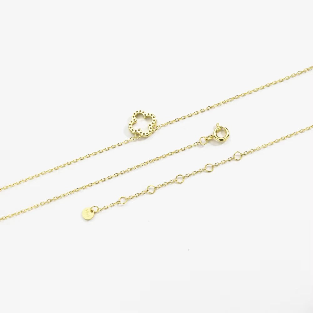 Emma Clover Pendant Necklace