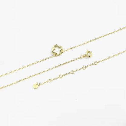 Emma Clover Pendant Necklace