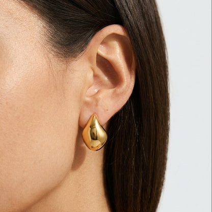 Lena Curved Hoop Earrings - Joie d’Or