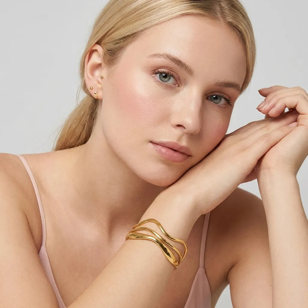Emma Wave Gold Bangle - Joie d’Or