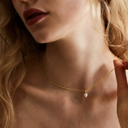 Léa Dainty Pearl Drop Necklace