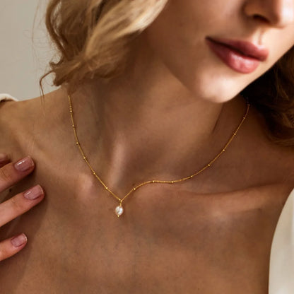Léa Dainty Pearl Drop Necklace