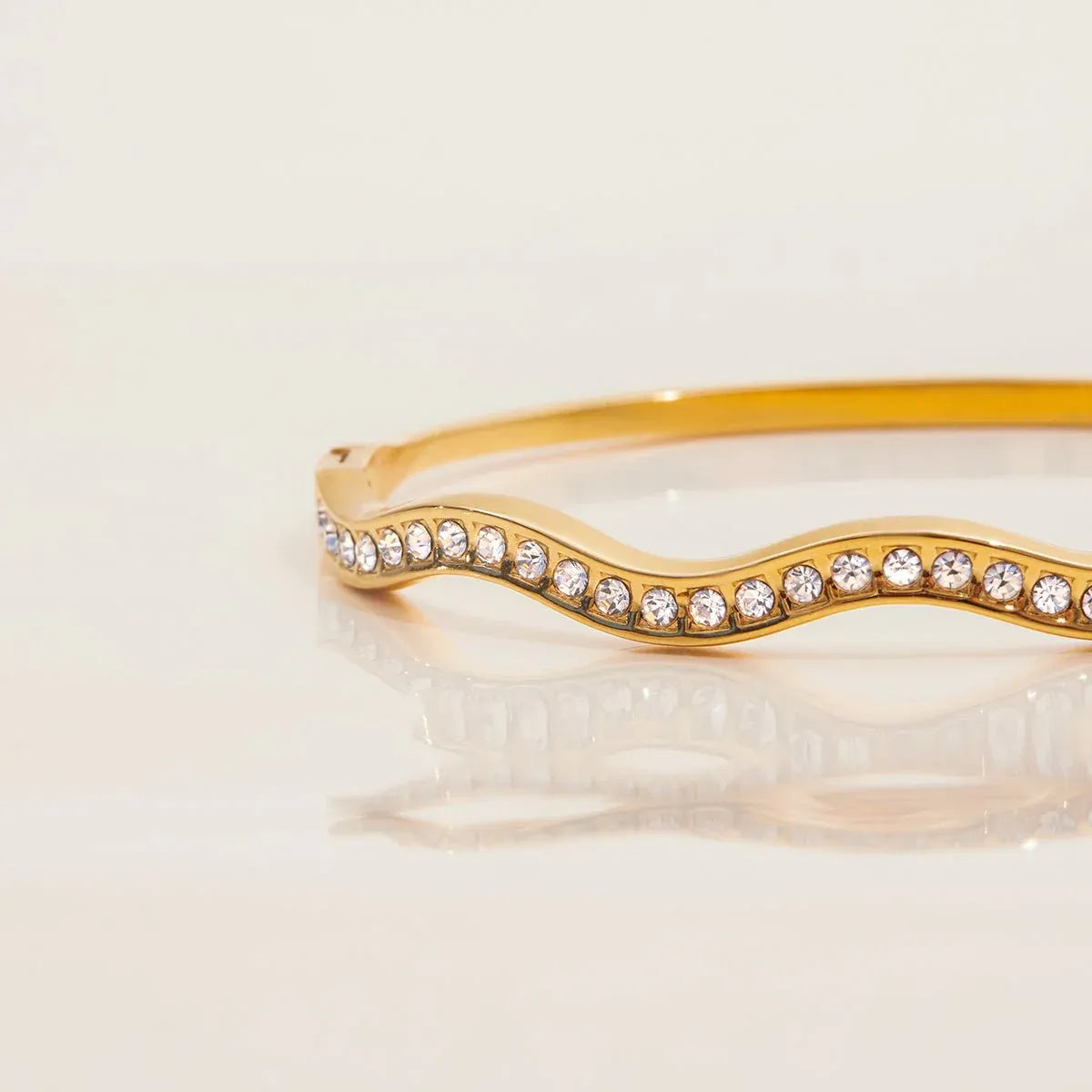 Amélie Wave Crystal Bangle