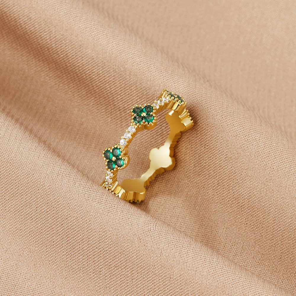 Emerald Clover Ring